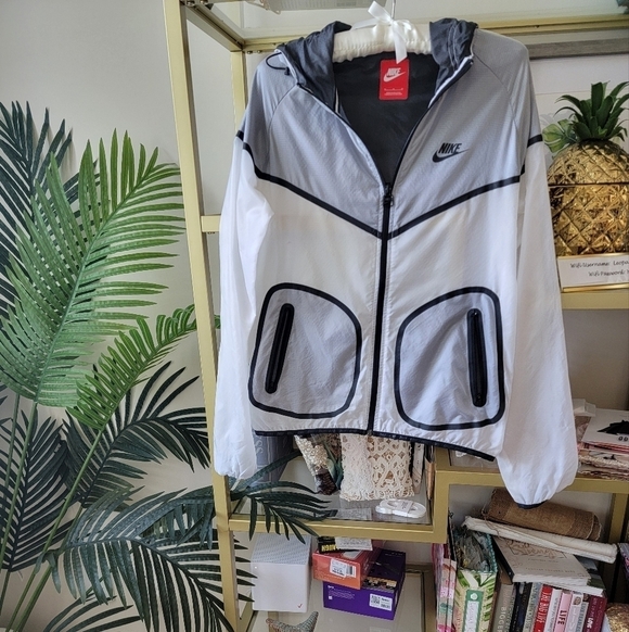 Nike Black and White Wind Breaker Jacket- Women's Size Medium - Picture 1 of 5